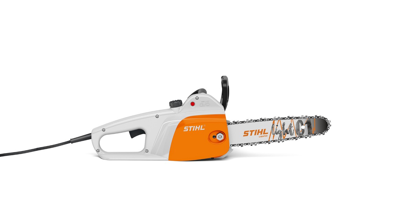 Tronçonneuse électrique STIHL MSE 141 pour l’entretien paysager des petits jardins et les travaux manuels simples.