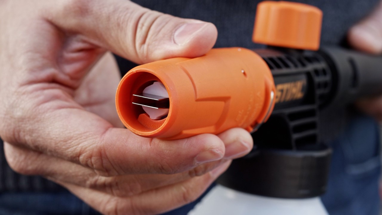 Gros plan sur une buse de nettoyage haute pression STIHL