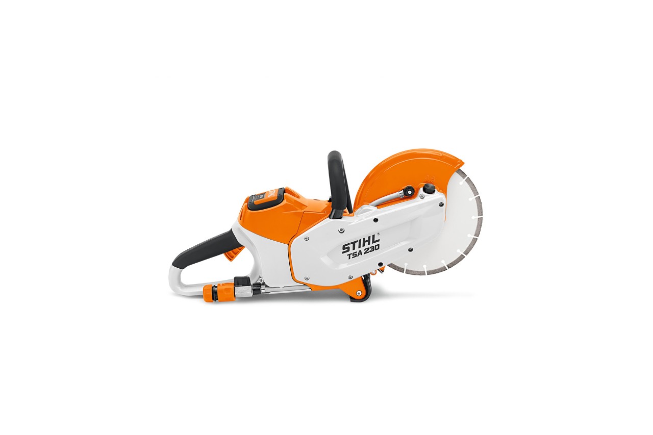 Découpeuse à disque STIHL TS 800 sur fond blanc