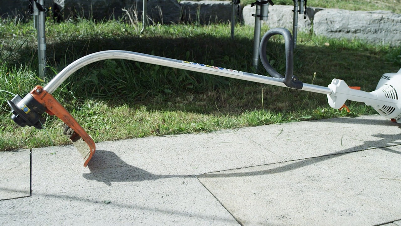 STIHL FS 38 benzinegrastrimmer ligt op de grond